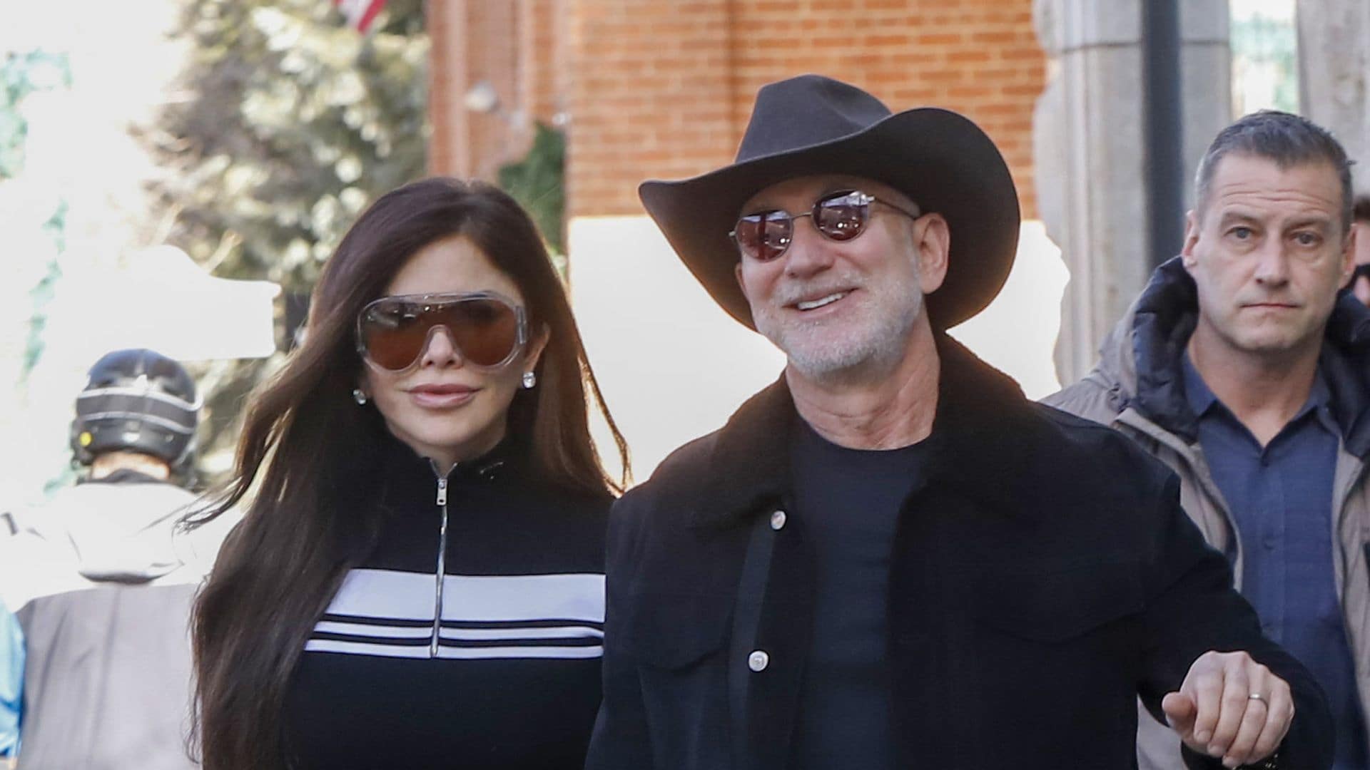 The power couple turned a casual Aspen walk into a stylish Christmas Eve moment.