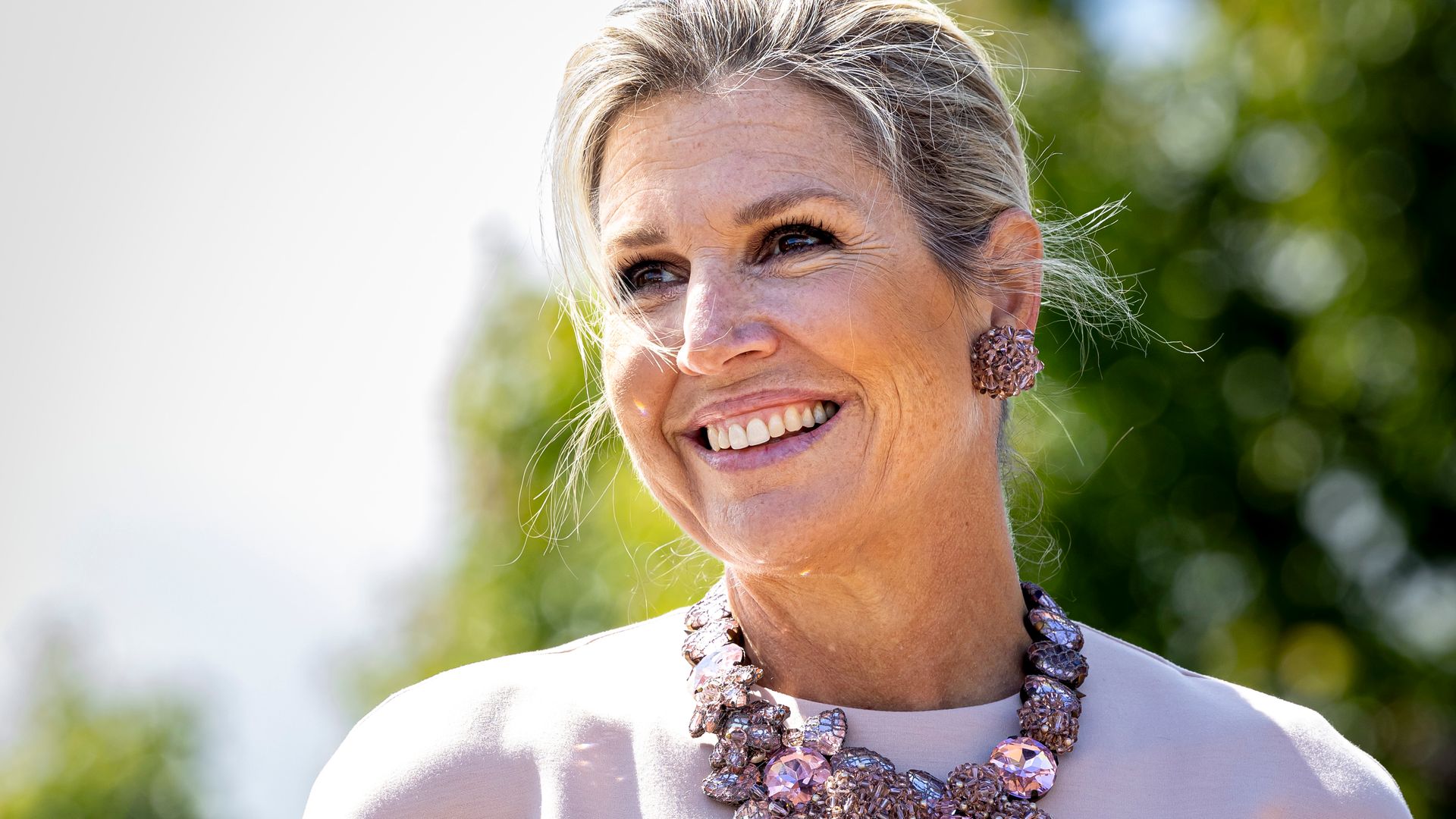 Queen Máxima celebrates Waste-Free Week with a bold 2017 outfit repeat