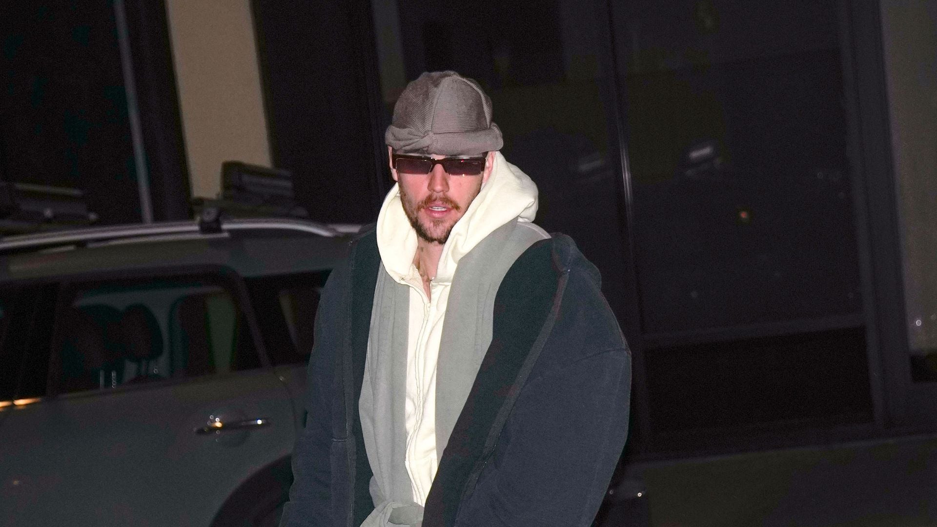 Shirtless Justin Bieber visits medical building in Beverly Hills days after comments about Hailey [VIDEO]