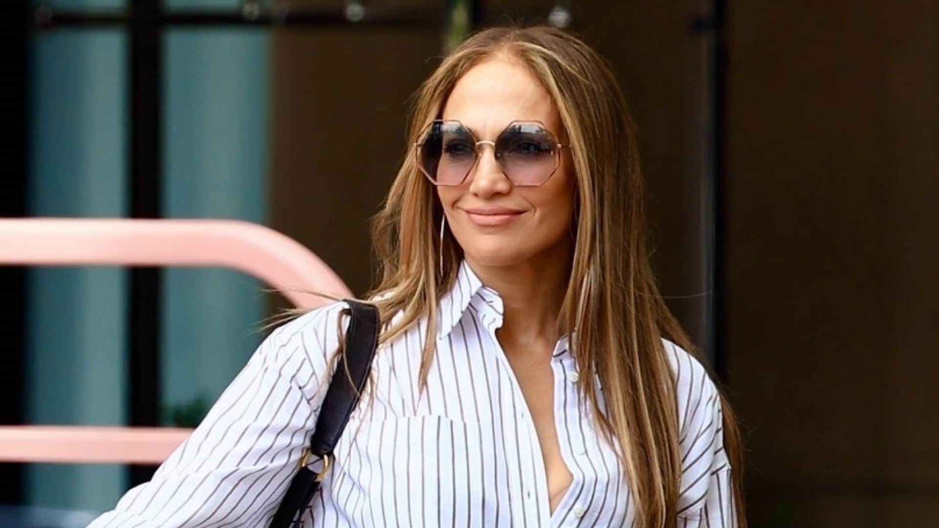 Jennifer Lopez y Emme presumen su estilo en un brunch de madre e hija en Beverly Hills