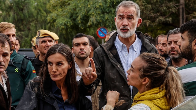 PAIPORTA, VALENCIA VALENCIAN CO, SPAIN - NOVEMBER 03: King Felipe VI and Queen Letizia during their visit to an area affected by the DANA, on November 3, 2024, in Paiporta, Valencia, Valencian Community, Spain. The King and Queen have visited, together with the President of the Government and the President of the Generalitat Valenciana, some of the areas affected by the DANA, which on October 29 devastated the province of Valencia and has already left more than 210 people dead. (Photo By Rober Solsona/Europa Press via Getty Images)