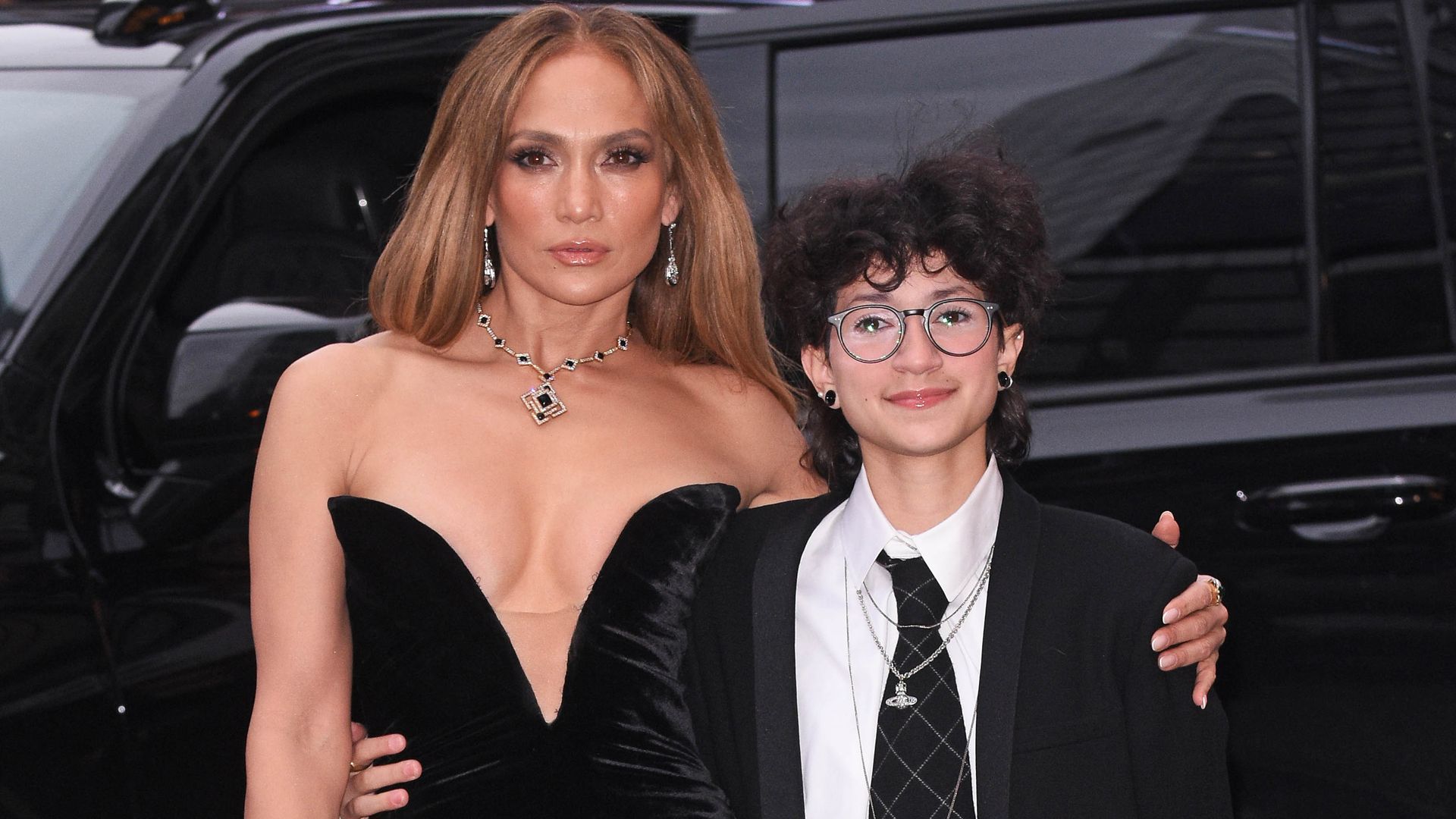 Jennifer Lopez's daughter Emme joins divisive Y2K trend: Just in time for summer! Jennifer Lopez's daughter Emme joins divisive Y2K trend: Just in time for summer!
