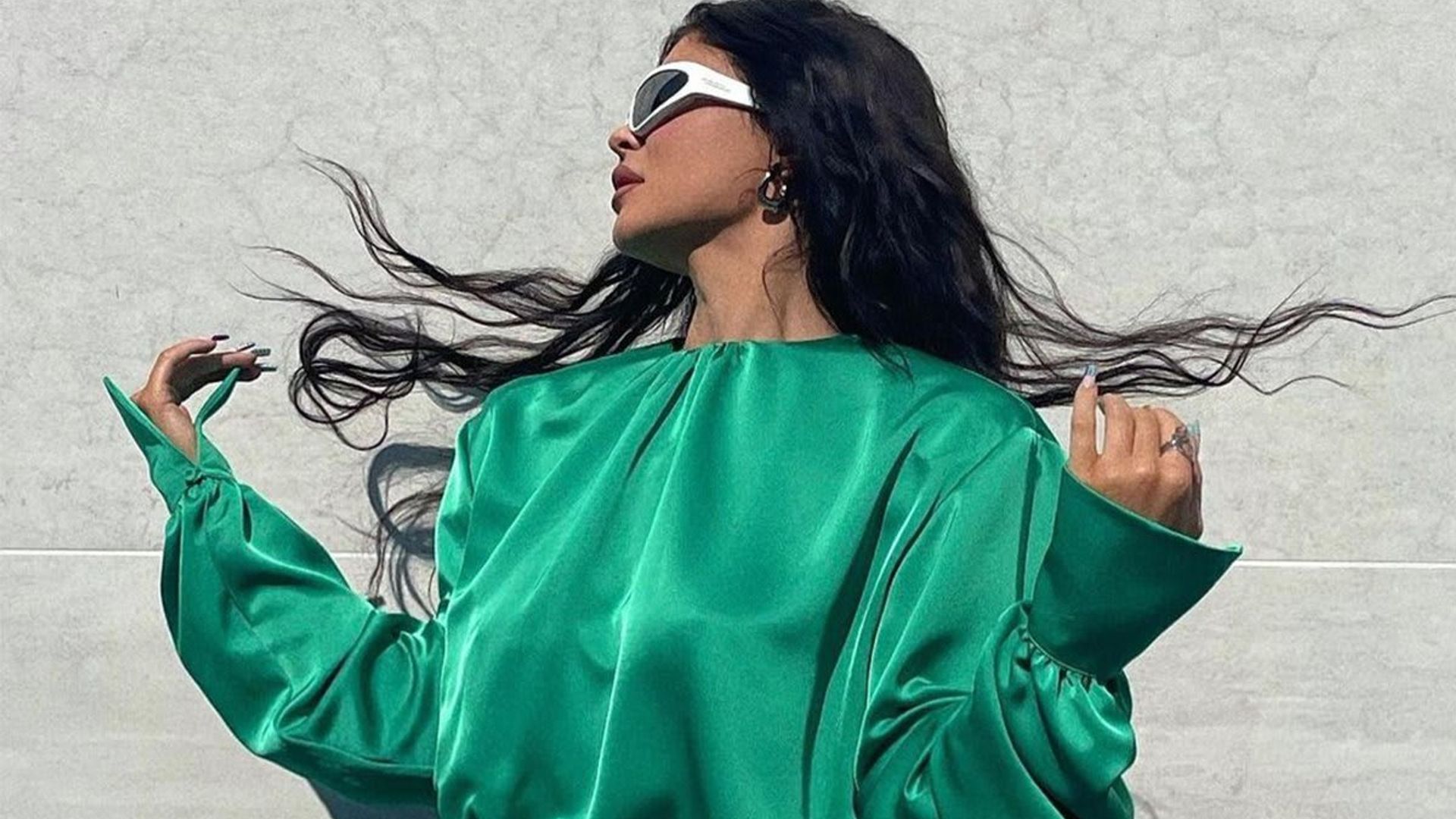 Kylie Jenner wears green mini dress with matching Chanel handbag Kylie Jenner wears green mini dress with matching Chanel handbag
