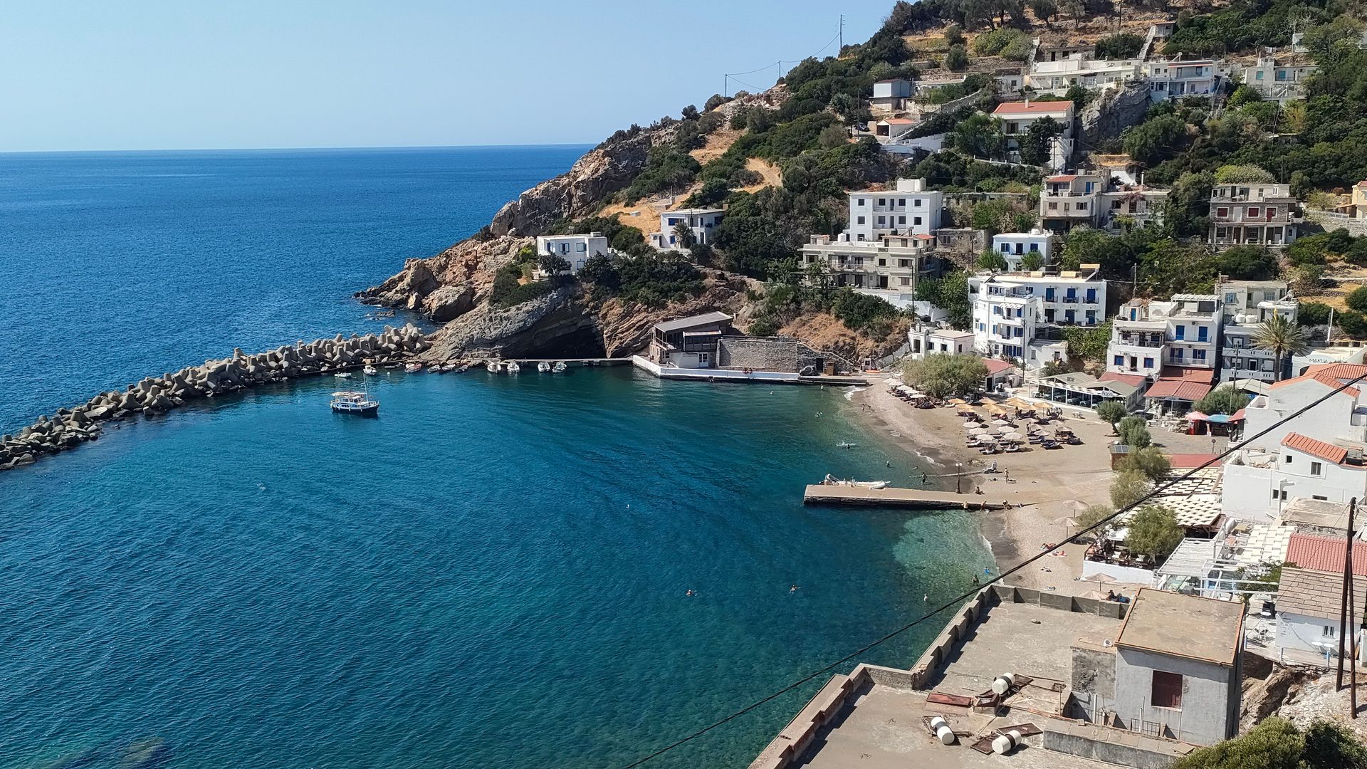 https://www.hola.com/us/horizon/landscape/fba93be8edbe-high-angle-view-of-the-harbor-the-beach-of-therma-ikaria-island-greece-therma.jpg?im=Resize=(1200)