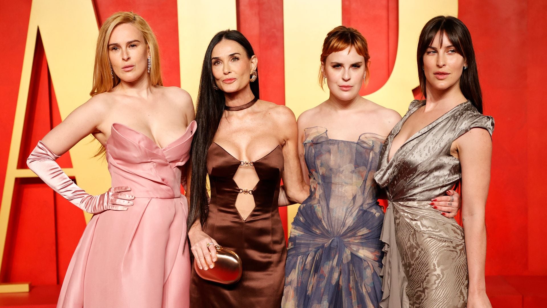 Demi Moore twins with her daughters in a bittersweet Christmas pic without Bruce Willis