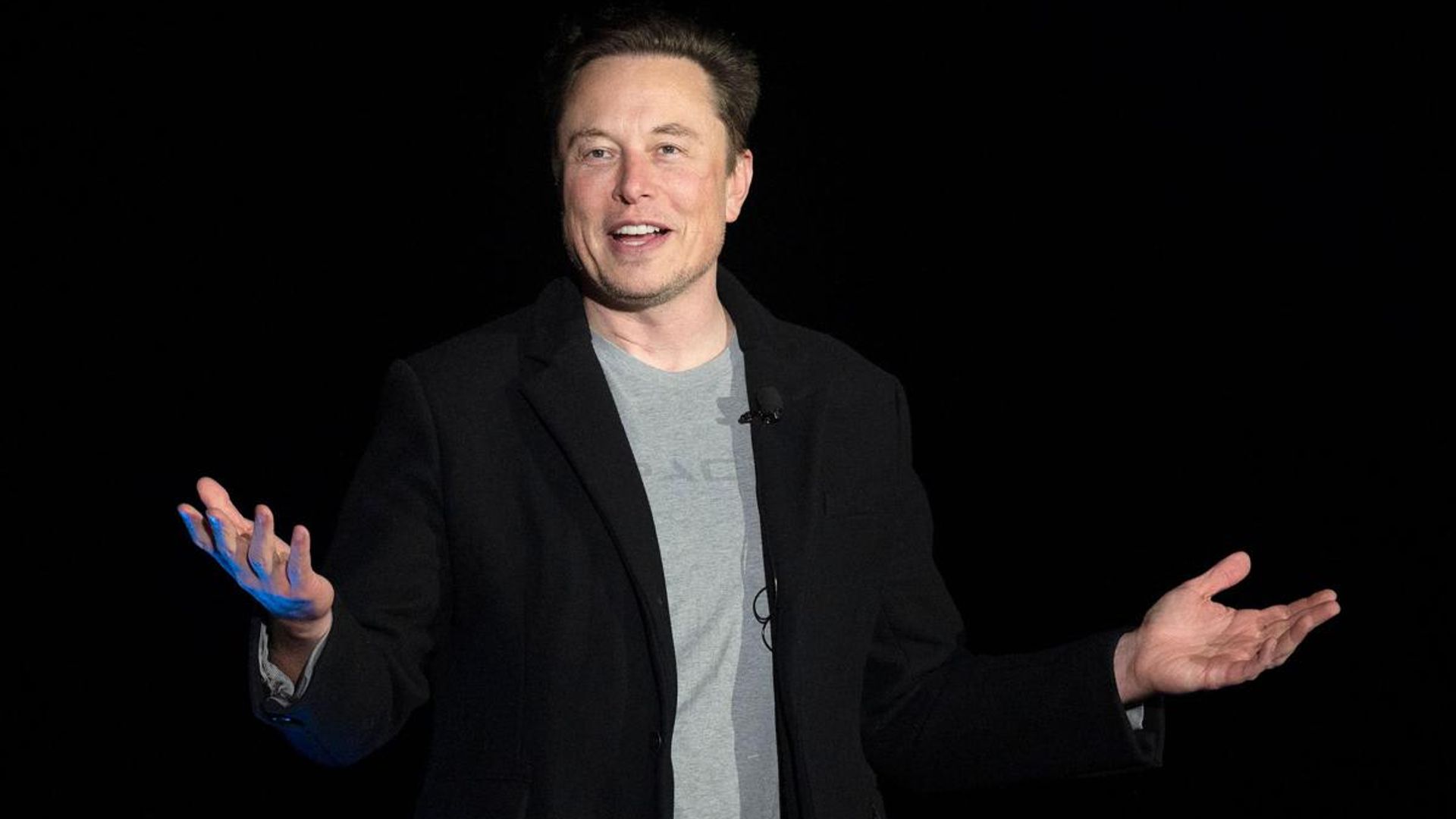 Billionaire Elon Musk claims he couch surfs among friends after girlfriend Grimes said he lives ‘below the poverty line’
