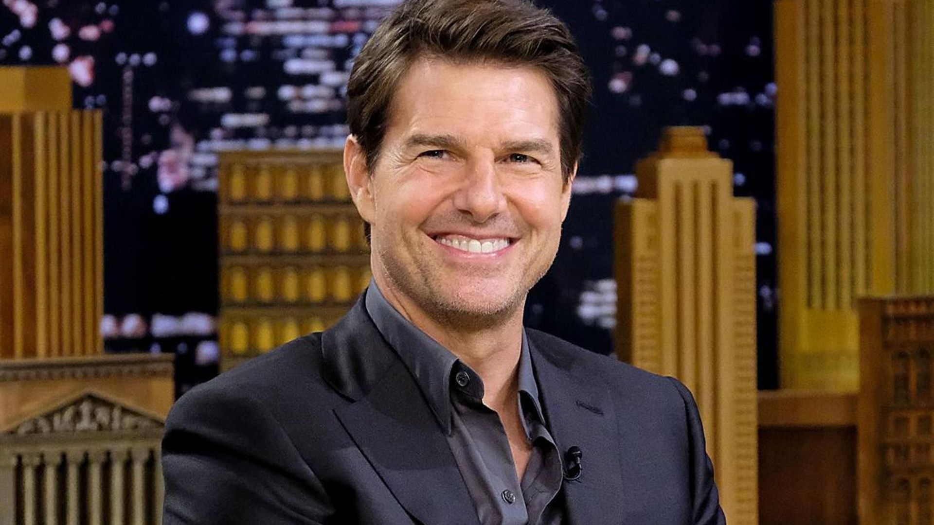 Tom Cruise recognized by fans while wearing a face mask: Watch his reaction
