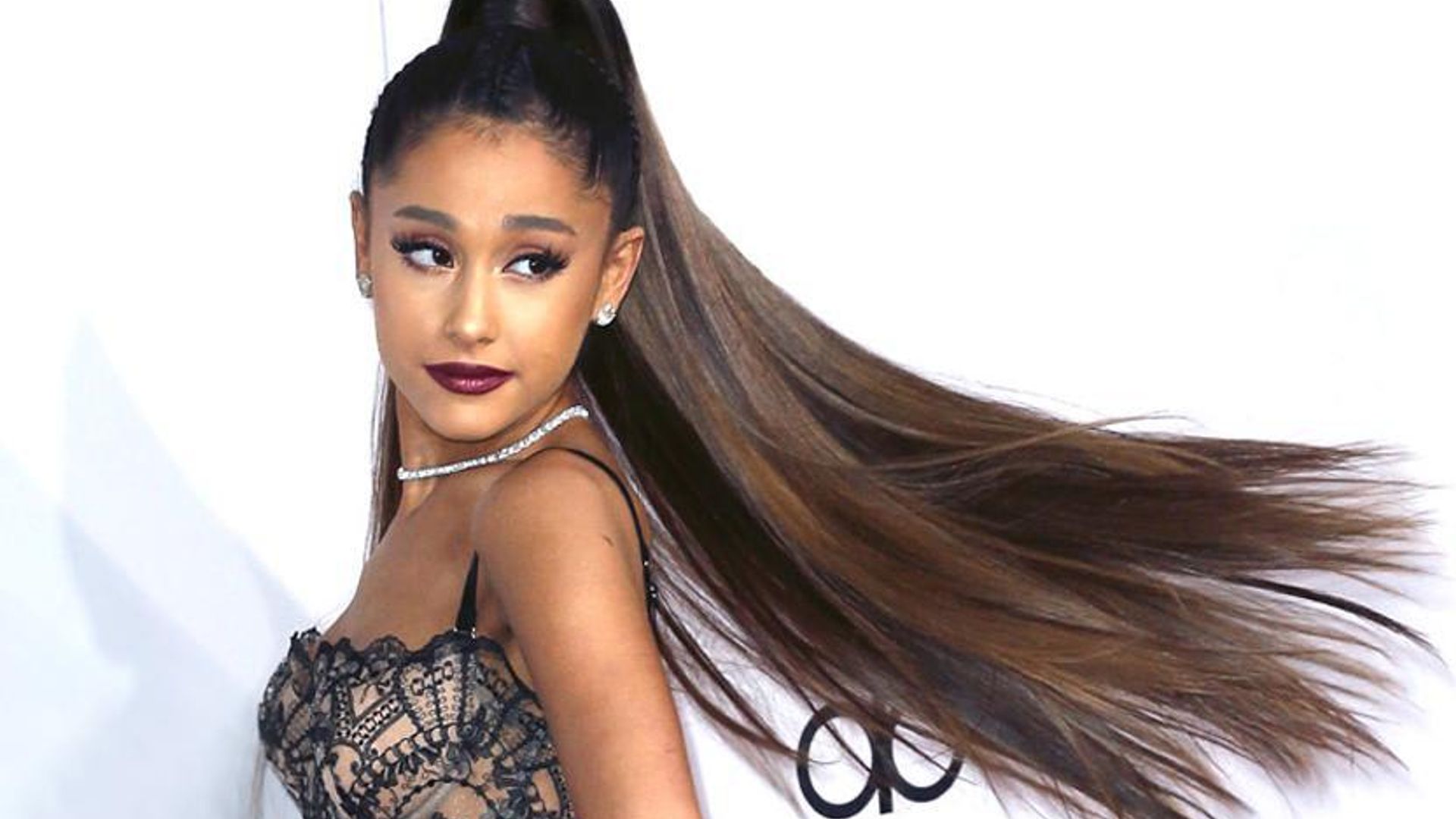 Ponytail Ariana Grande 31 Long hair Topper 2020 Omg Ari with bangs and the iconic ponytail is such a look, I  main image 3