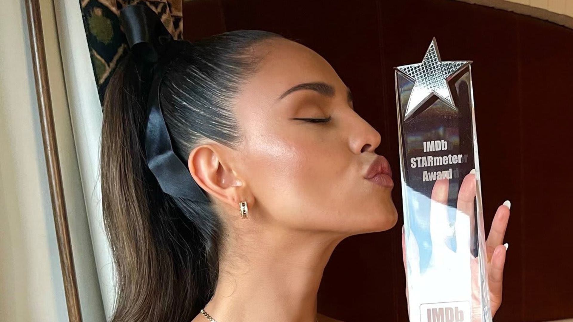 Eiza González receives IMDb ‘Fan Favorite’ STARmeter Award