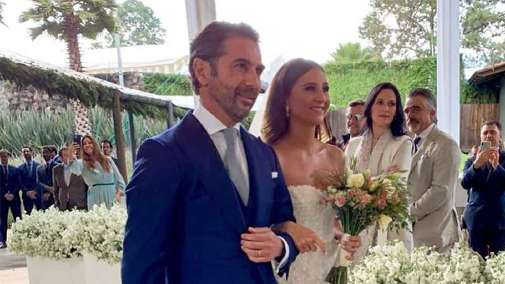 Pepe Bastón celebrates his daughter’s wedding accompanied by his wife, Eva Longoria