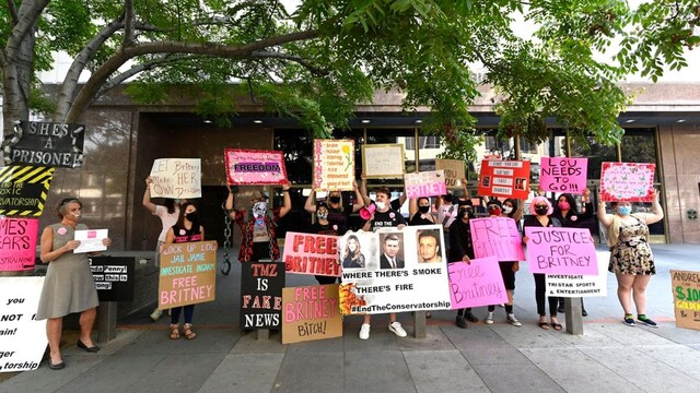 #FreeBritney Protest Outside Los Angeles Courthouse
