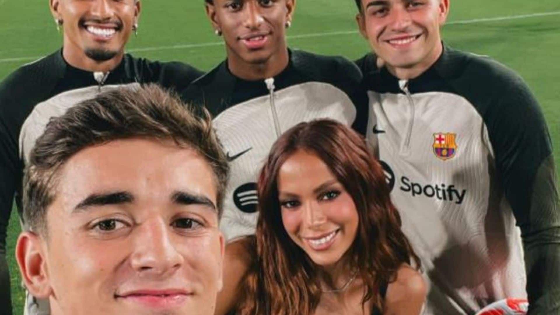 Anitta dances with FC Barcelona players and offers to play with them: ‘Welcome to the squad’