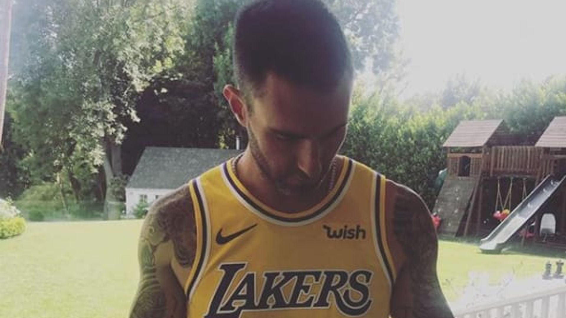 Adam Levine didn’t know how to properly ‘movie kiss’ Kelly Preston in the “She Will Be Loved” music video