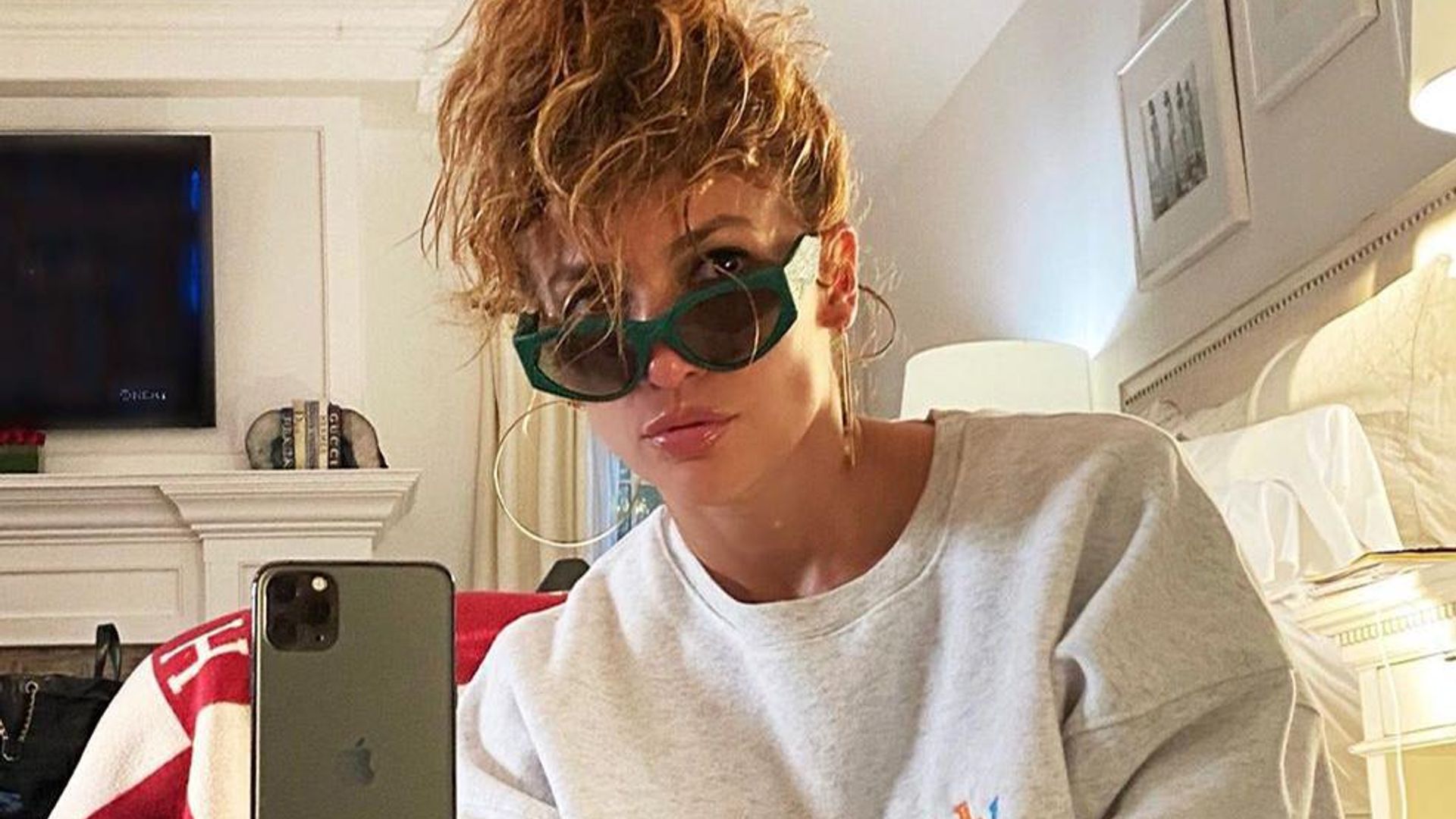 JLo’s nightstand is the ultimate life hack