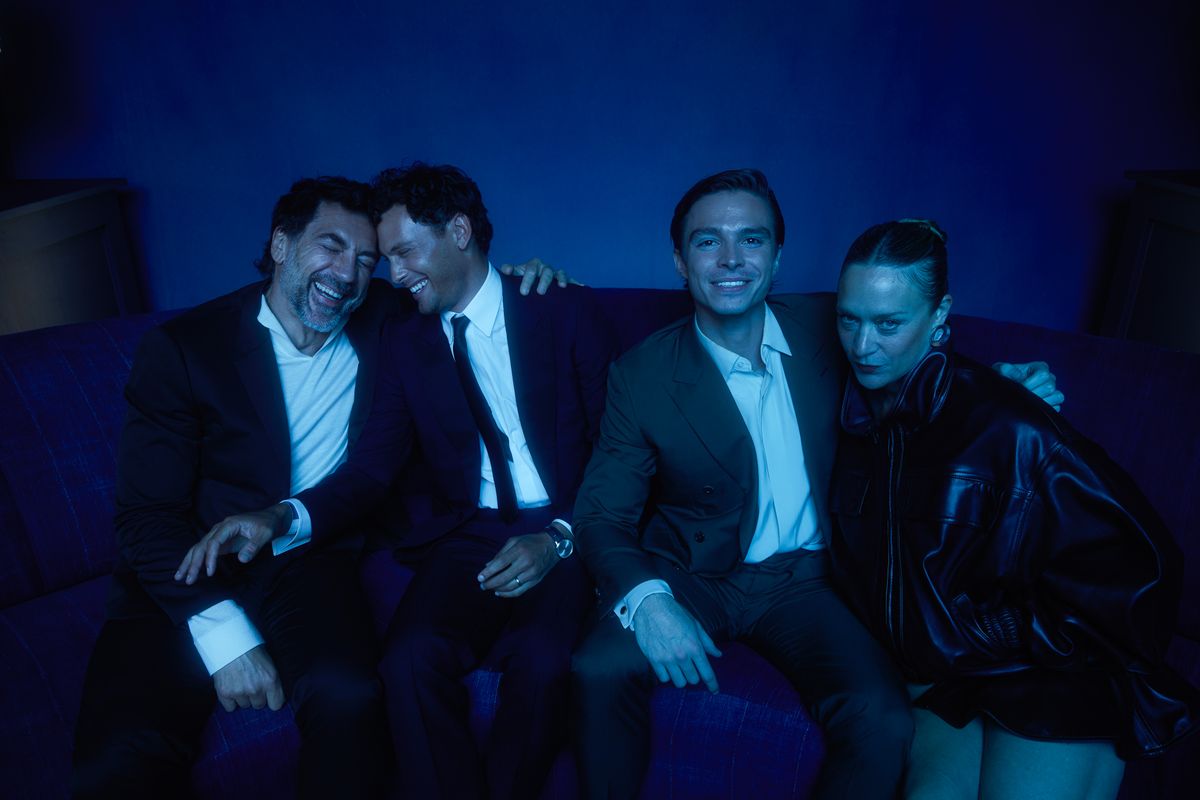 Javier Bardem, Cooper Koch, Nicholas Alexander Chavez, Chloe Sevigny en Netflix "Monstruos: La historia de Lyle y Erik Menéndez"