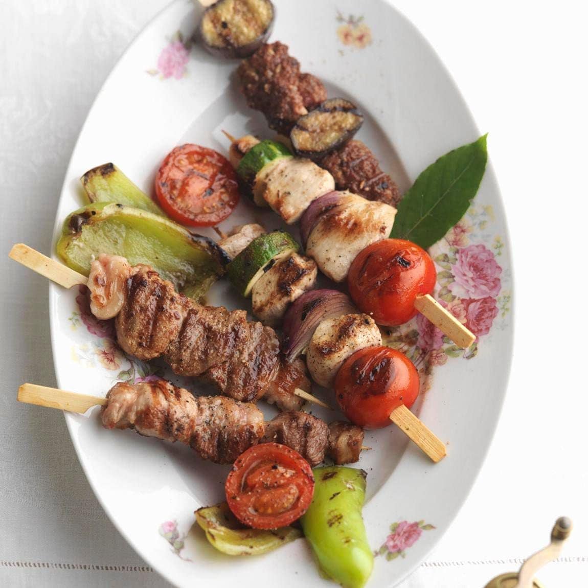 Ramadan skewers with lean meats, tomatoes, courgettes and peppers
