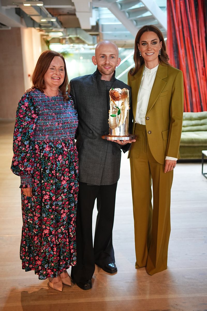 LONDON, ENGLAND - MAY 13:  Catherine, Princess of Wales presenting Queen Elizabeth II Award for British Design to designer Patrick McDowell (centre) accompanied by his mother (left) at the British Fashion Council at 180 Studios in central London, where she will present the Queen Elizabeth II Award for British DesignStudios on May 13, 2025 in London, England. (Photo by Aaron Chown - WPA Pool/Getty Images)