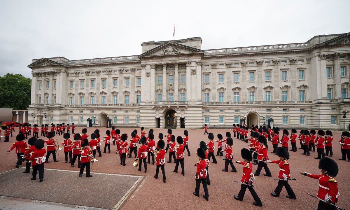 The Changing of the Guard returned to Buckingham Palace on Aug. 23