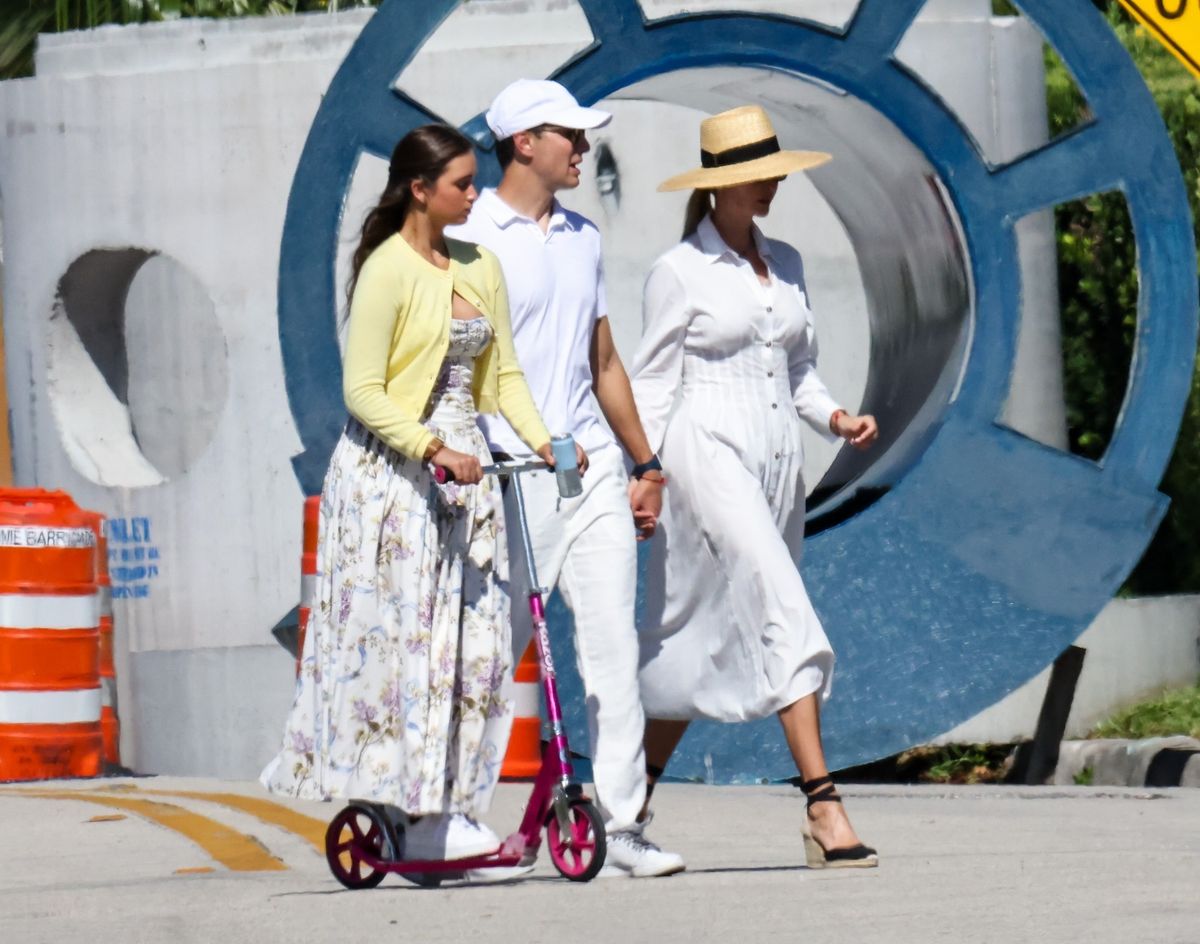 Arabella complemented her mother’s aesthetic in a youthful floral maxi dress printed in soft pastel tones, layered with a pale yellow cardigan that brought a cheerful touch to the look. 