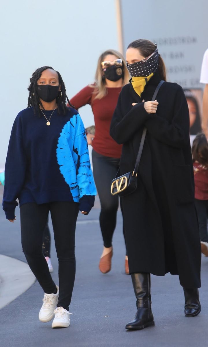 Angelina Jolie shopping with her daughter