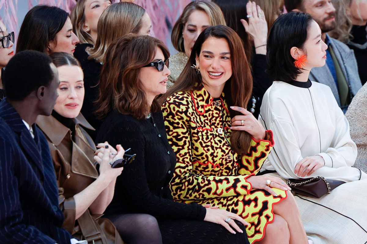 Penélope’s hair was undoubtedly the headline of the evening. Departing from her usual dark brown, she debuted a shoulder-length lob.