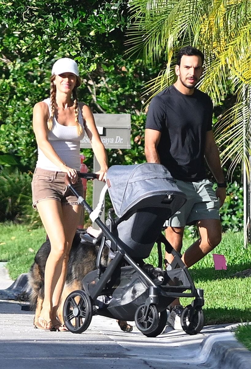 

Gisele Bündchen and her fiancé, Joaquim Valente, were spotted enjoying a relaxed stroll through their community in Surfside, Florida, with their newborn baby boy and pets in tow.