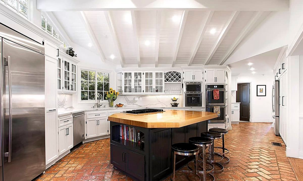 Kitchen in Kelly Clarkson's home