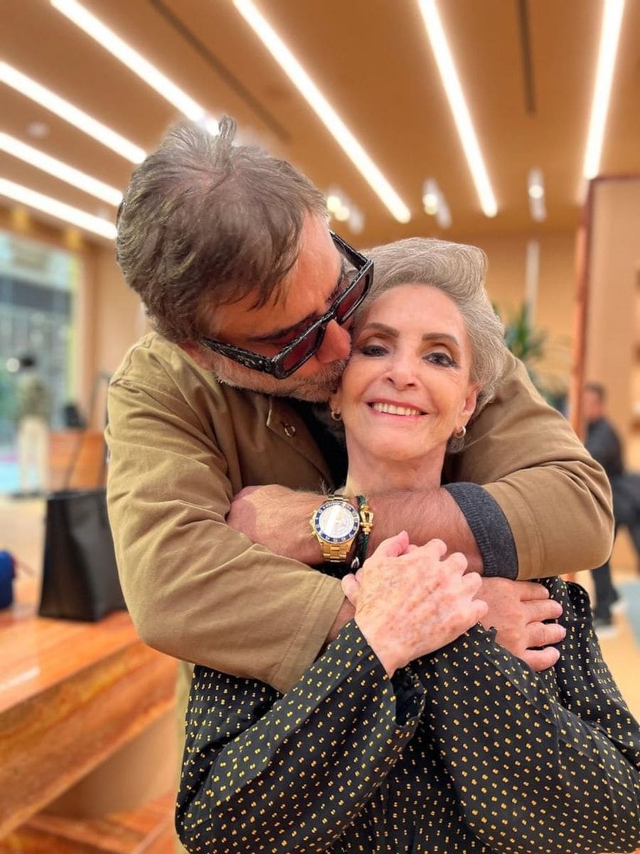 Alejandro Fernández and his mother, doña Cuquita Abarca.