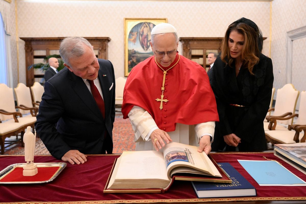 Pope Leo XIV exchanges gifts with King Abdullah II of Jordan and Queen Rania of Jordan during an audience at the Apostolic Palace