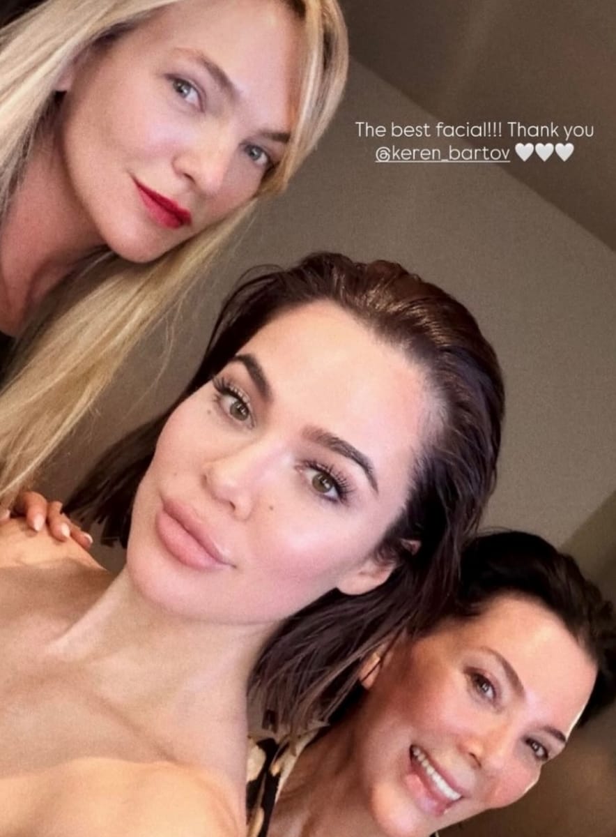  Khloé Kardashian shared her own pictures from the session