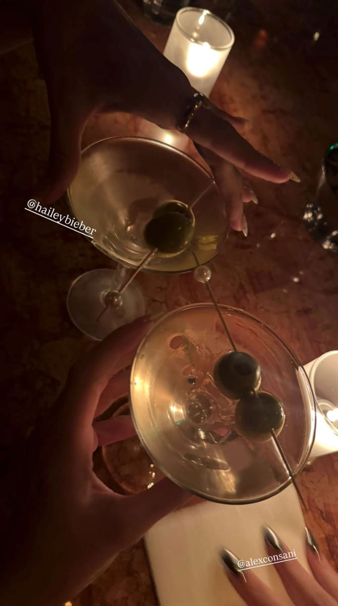 The intimate party also drew in Kendall Jenner and other close friends, including supermodel Alex Consani. 