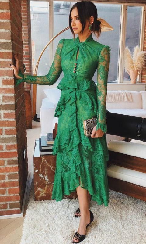 Alexandra Lapp wears the neon trend to highlight the green in her look