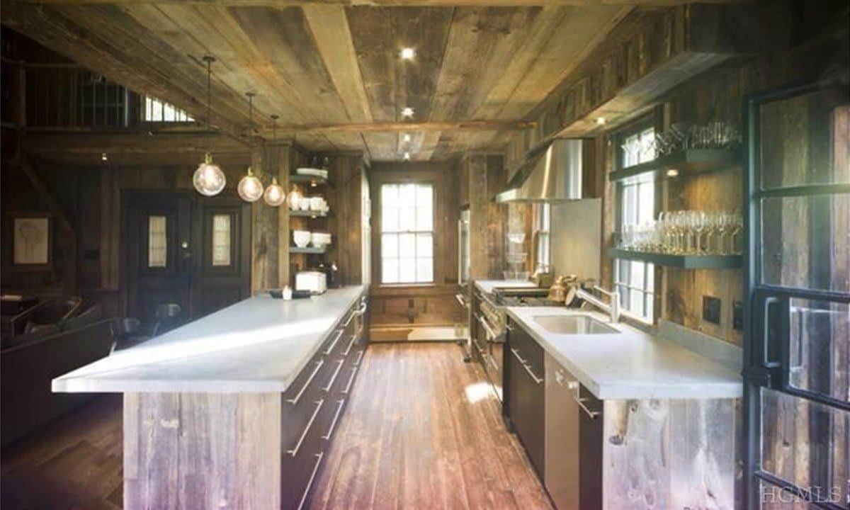 Zoe Kravitz buys historic retreat for $1.45 million