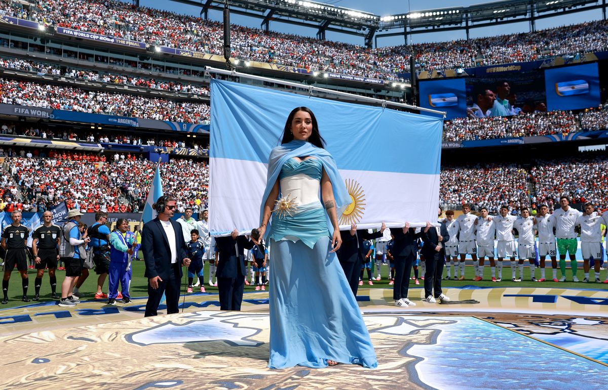 Despite Argentina’s heartbreaking defeat, María’s patriotic fashion tribute became one of the final’s standout moments.
