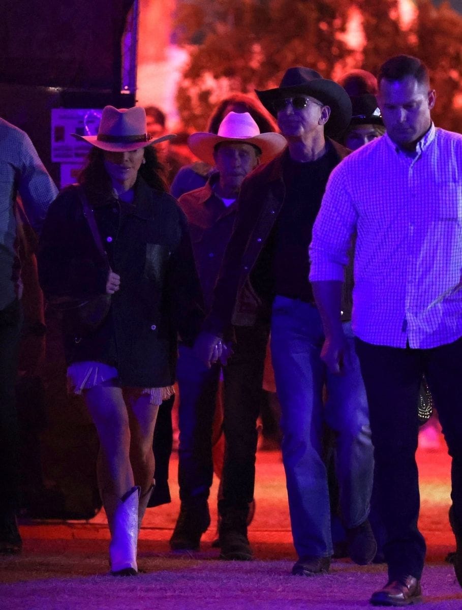 Jeff Bezos and his partner Lauren Sánchez were spotted enjoying themselves at the Stagecoach festival in Indio, California. 