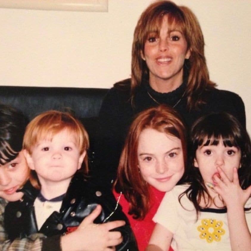 Their dad was not included in the throwback