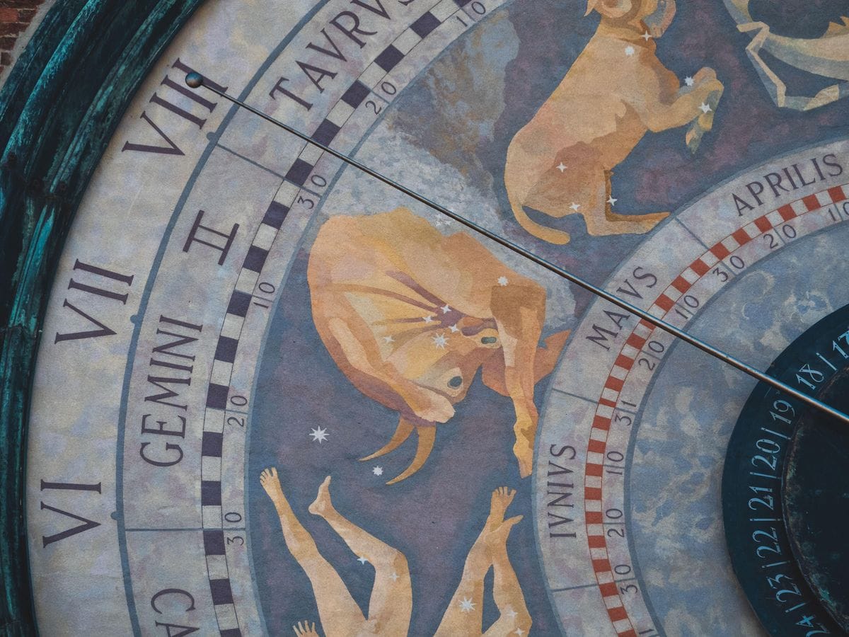 5 Gemini red flags and the zodiac signs they’re most compatible with