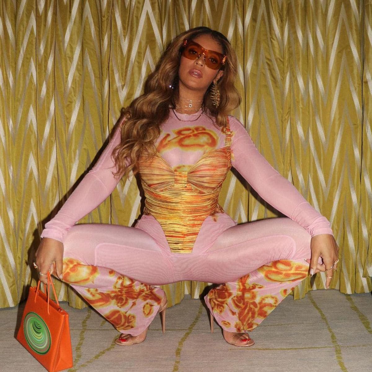 Beyonce wearing Knwls