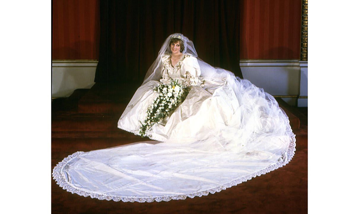Princess Diana's wedding dress is going on display at Kensington Palace
