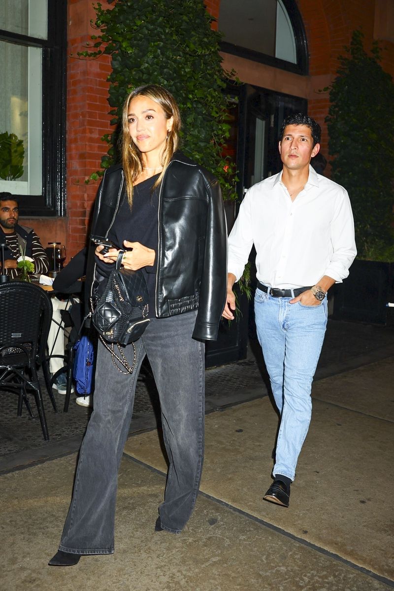 Alba looked effortlessly chic in a black leather jacket paired with wide-leg trousers and a quilted Chanel bag, while Ramirez kept it classic in a crisp white shirt and jeans.