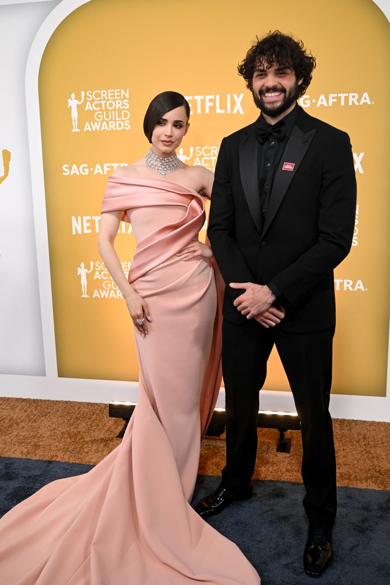 Sofía Carson and Noah Centineo: The new faces of SAG Awards 2025