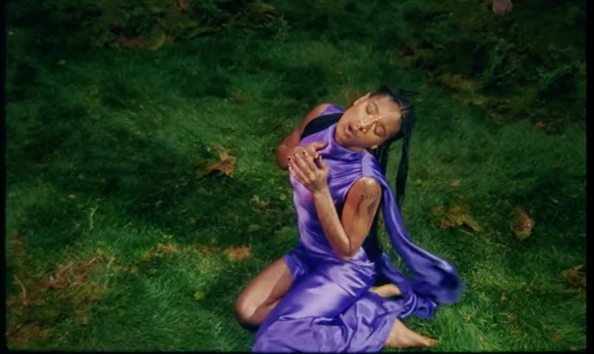 The singer's gold-adorned beauty look added a mystical touch to the Talk on the Hill visuals.