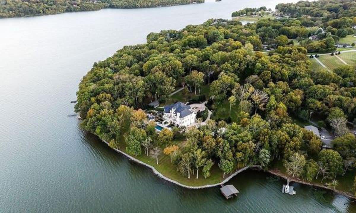 Kelly Clarkson's Tennessee Mansion finally sells