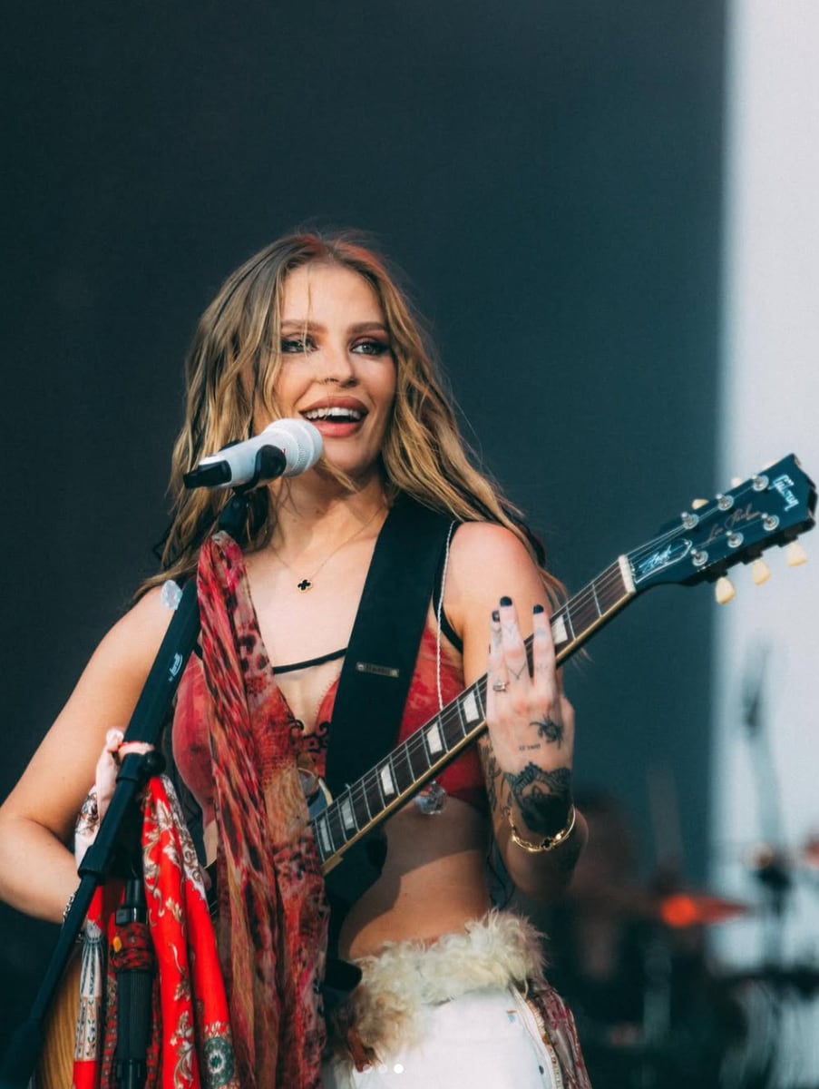 Born on July 18, 1998, in the small southern Brazilian town of Tuparendi, Luísa Gerloff Sonza has been chasing sound and soul since childhood. 