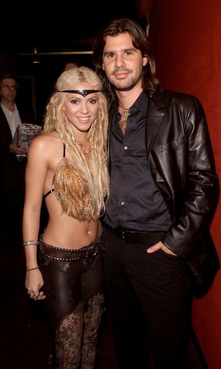 Shakira and Antonio de la Rúa were in a relationship from 2000 to 2011.