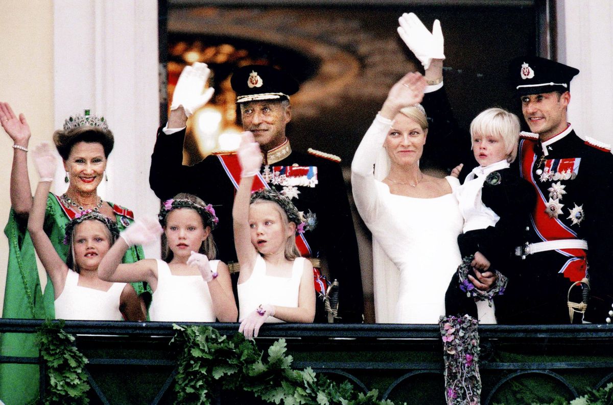 Crown Prince Haakon and Crown Princess Mette-Marit greet the crowds from the Royal Palace balcony alongside King Harald, Queen Sonja and Mette-Marit’s son Marius following their wedding in Oslo on August 25, 2001.