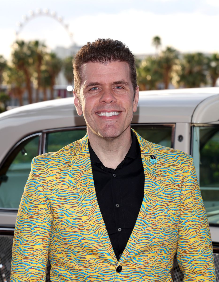 Perez Hilton spent 21 days hospitalized before this incident