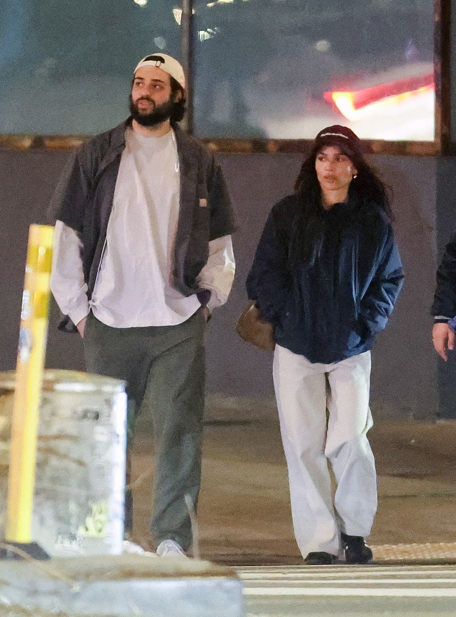 Zoe Kravitz and Noah Centineo head out for a date night in New York City. 