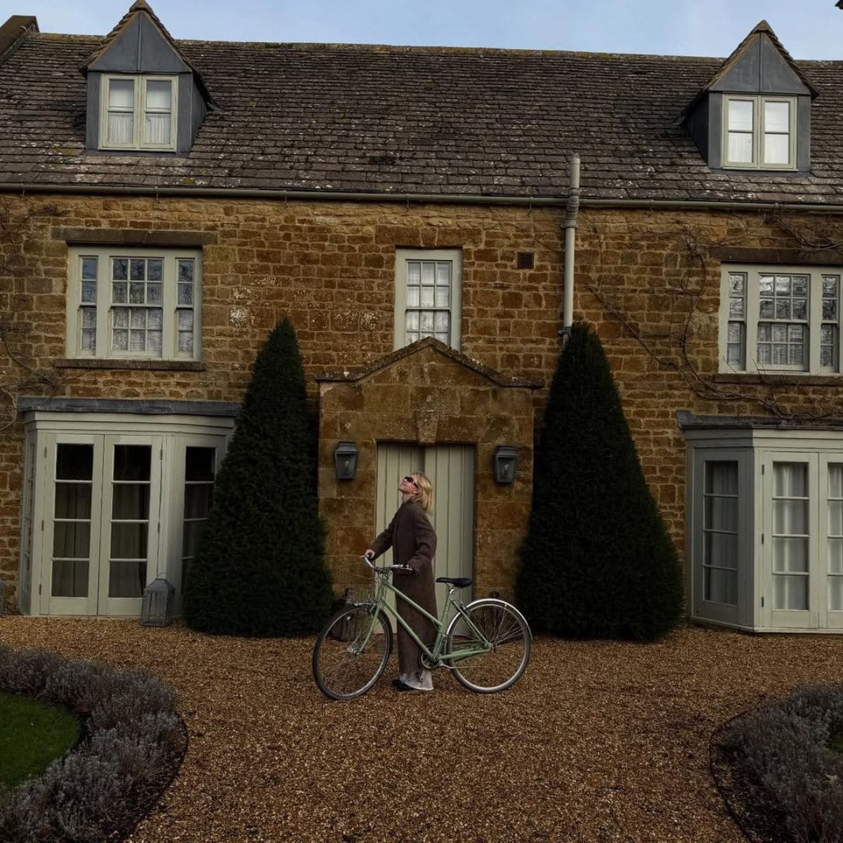 Sydney Sweeney turns up heat in chilly Britain in sizzling black swimsuit