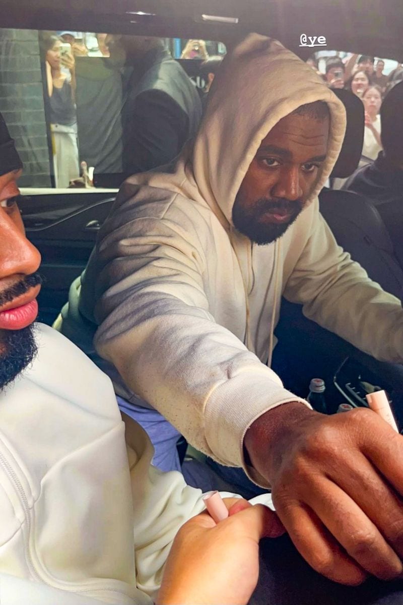 Photo Â© 2024 Andi Shtylla/The Grosby Group

EXCLUSIVE
South Korea, August 22, 2024
Kanye West and Bianca Censori are enjoying a blended family vacation, taking his kids to South Korea for his latest "Vultures 2" listening event. Ye is holding a listening party for "Vultures 2" with Ty Dolla $ign at Goyang Stadium in the country, the second major listening event he has recently done after performing in Salt Lake City earlier this month.*** Kanye West y Bianca Censori estÃ¡n disfrutando de unas vacaciones en familia combinada, llevando a sus hijos a Corea del Sur para el Ãºltimo evento de escucha de "Vultures 2". Ye estÃ¡ realizando una fiesta de escucha para "Vultures 2" con Ty Dolla $ign en el Estadio Goyang en el paÃ­s, el segundo gran evento de escucha que ha hecho recientemente despuÃ©s de presentarse en Salt Lake City a principios de este mes.